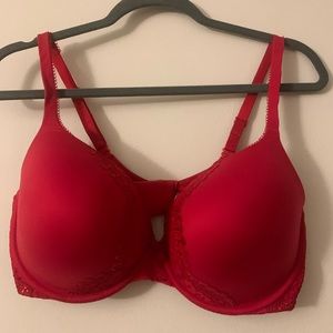 38DD Victoria’s Secret bra